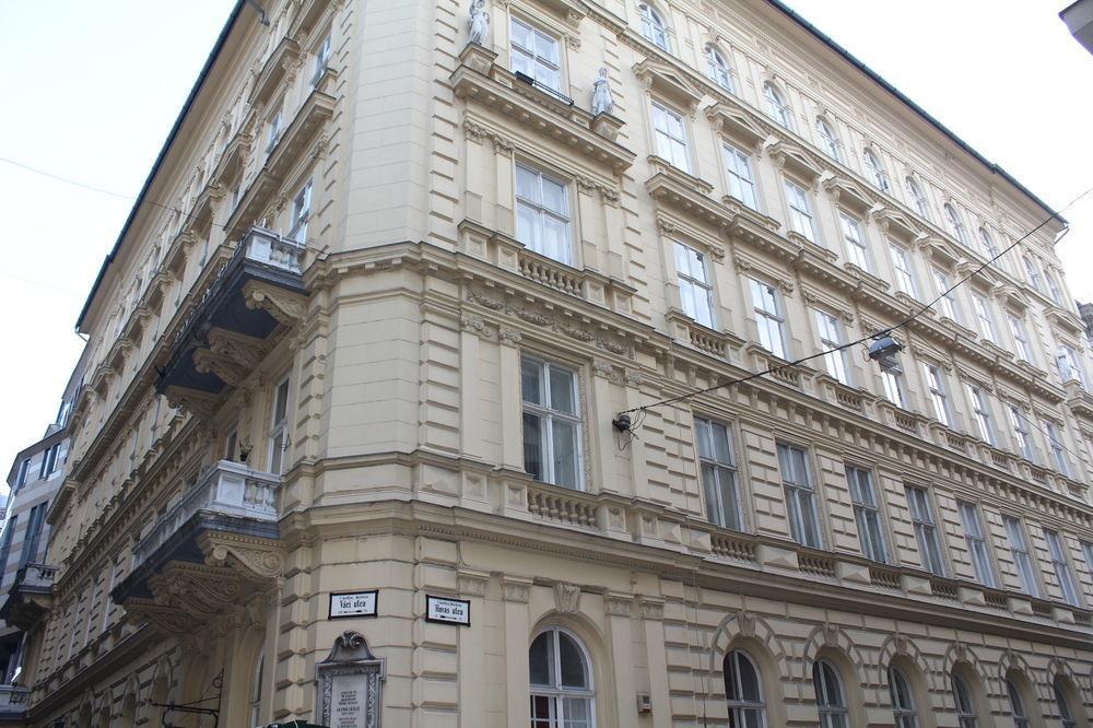 Old Monarchia Hotel Budapest Exterior photo